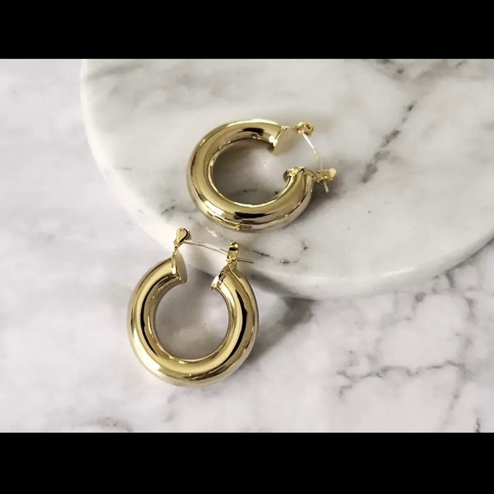 Chunky gold hoop earrings